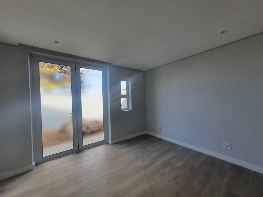 To Let 3 Bedroom Property for Rent in Loevenstein Western Cape